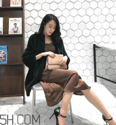 水貂絨毛衣會(huì)起球嗎？水貂絨起球怎么辦？