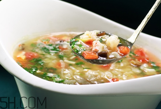 疙瘩湯是用什么面粉做的？疙瘩湯加入面粉的水是熱水還是冷水