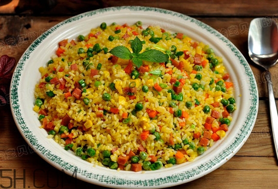 蛋炒飯和揚(yáng)州炒飯有什么區(qū)別？蛋炒飯是發(fā)物嗎