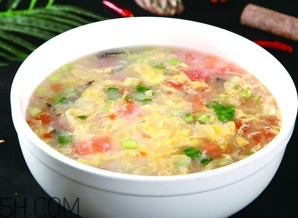 疙瘩湯是用什么面粉做的？疙瘩湯加入面粉的水是熱水還是冷水