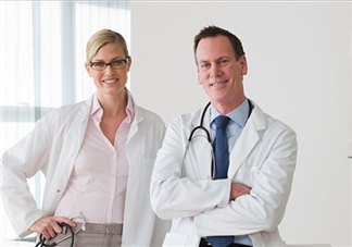 老花眼能開車嗎？老花眼能不能激光治療？