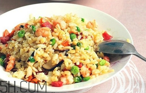 蛋炒飯什么時(shí)候放蛋？蛋炒飯什么時(shí)候放鹽