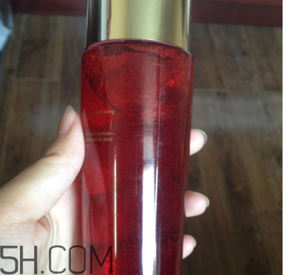 雅詩(shī)蘭黛紅石榴系列哪個(gè)好？雅詩(shī)蘭黛紅石榴水真假對(duì)比圖