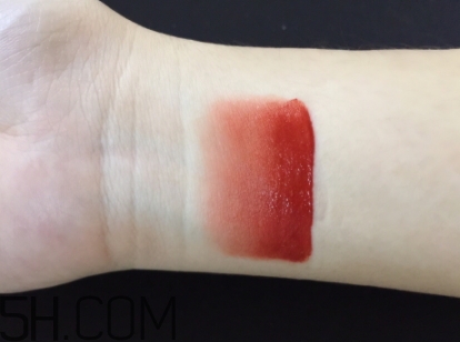 番茄紅是草莓紅嗎？番茄紅和草莓紅口紅區(qū)別