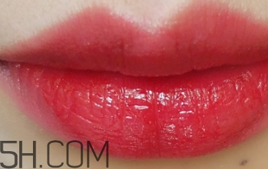 mac草莓紅和番茄紅像嗎？mac草莓紅和番茄紅對比