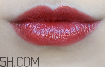 mac草莓紅和番茄紅像嗎？mac草莓紅和番茄紅對比