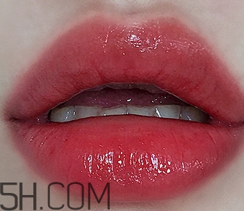 mac草莓紅和番茄紅像嗎？mac草莓紅和番茄紅對比