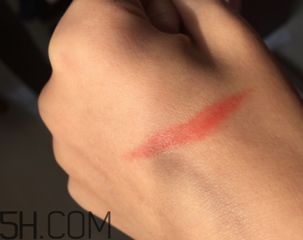 御泥坊一吻定情咬唇膏怎么樣_試色圖 御泥坊一吻定情咬唇膏怎么樣_試色圖