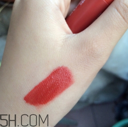 番茄色口紅顯白嗎？番茄色口紅好看嗎？