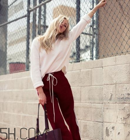 毛衣可以用開(kāi)水燙嗎？毛衣開(kāi)水燙了怎么辦？