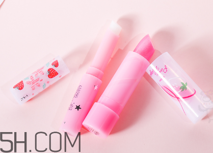 mistine草莓唇膏要不要卸妝？mistine草莓變色唇膏原理