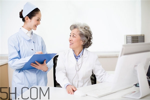 胃出血能抽煙嗎？胃出血能喝水嗎？