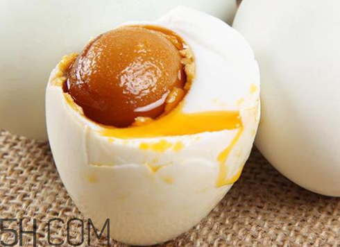 蛋黃變綠可以吃嗎 蛋黃變綠是什么原因 蛋黃變綠可以吃嗎 蛋黃變綠是什么原因