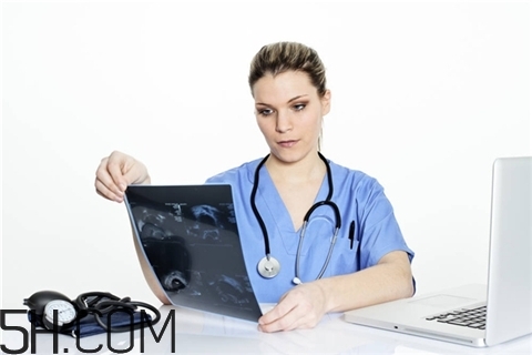 骨折吃什么水果好？骨折吃什么藥好得快？