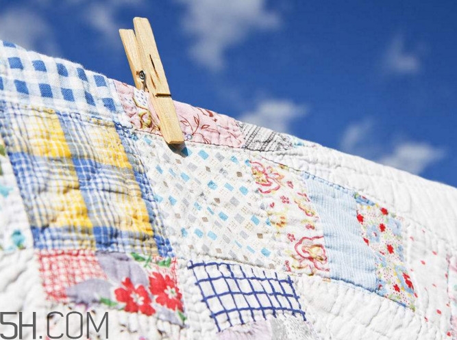 為什么曬過被子有一股味道？曬完被子千萬別拍是怎么回事？