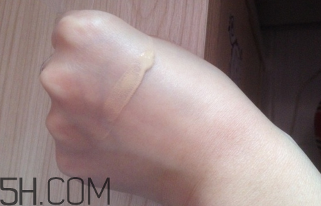 泰國mistine粉底液多少錢？mistine粉底液真假對比