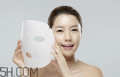 敷睡眠面膜臉刺痛怎么回事？閉口粉刺可以用面膜嗎？