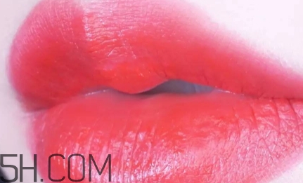 草莓紅口紅是什么顏色？草莓紅口紅效果圖