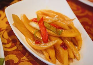 糖醋蘿卜皮怎么做？怎么用菜刀削蘿卜皮和薄蘿卜片