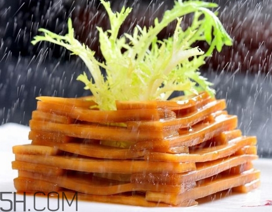 新鮮蘿卜皮是什么意思？東北話吃蘿卜皮長大的是什么意思