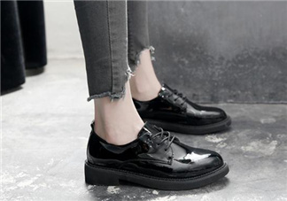 漆皮鞋子容易皺嗎？漆皮鞋子磨腳怎么辦？