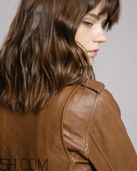 羊皮衣服有味怎么去除？羊皮衣服破了怎么辦？