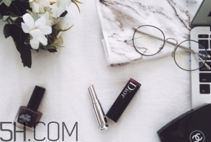 迪奧744多少錢？迪奧漆光唇釉744專柜價(jià)格