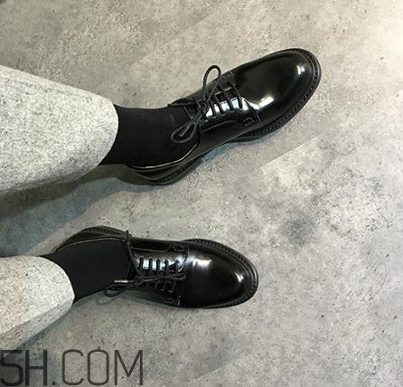 牛皮鞋沾上油怎么辦？牛皮鞋上的油漬怎么去除？