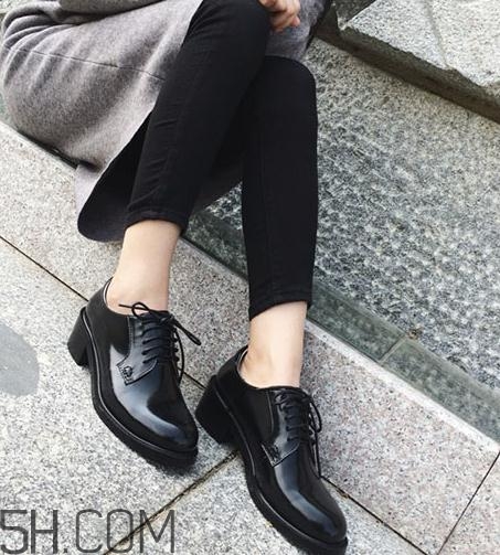 牛皮鞋沾上油怎么辦？牛皮鞋上的油漬怎么去除？