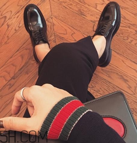 漆皮鞋劃痕怎樣處理？漆皮皮鞋劃痕怎么修復(fù)？