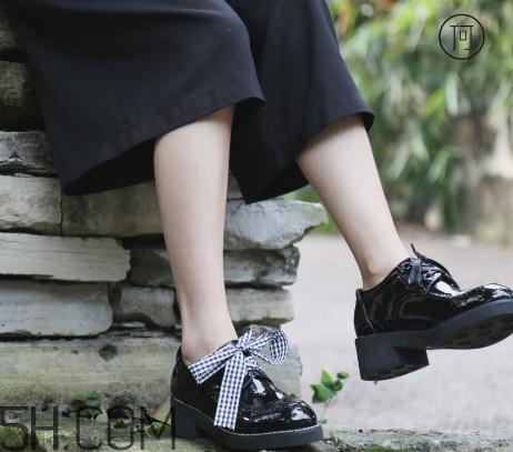 漆皮皮鞋起皮怎么處理？鞋子漆皮掉了怎么辦？