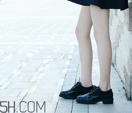 漆皮鞋裂了怎么辦？漆皮鞋可以用鞋油嗎？