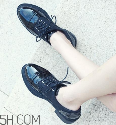 漆皮鞋裂了怎么辦？漆皮鞋可以用鞋油嗎？