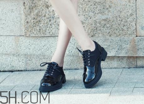 漆皮鞋裂了怎么辦？漆皮鞋可以用鞋油嗎？