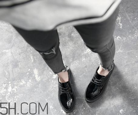 漆皮鞋子容易皺嗎？漆皮鞋子磨腳怎么辦？