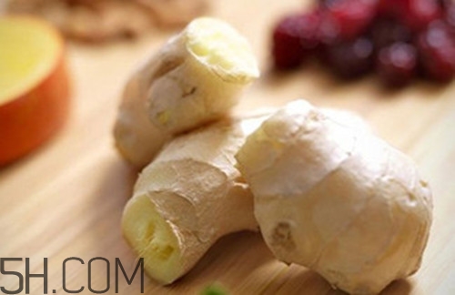 頭發(fā)油怎么辦？頭皮屑很多怎么去除？