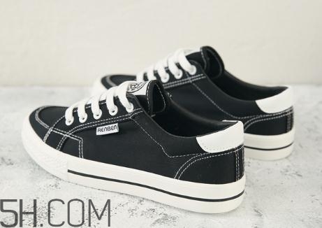 板鞋要買大一碼嗎？板鞋會越穿越大嗎？