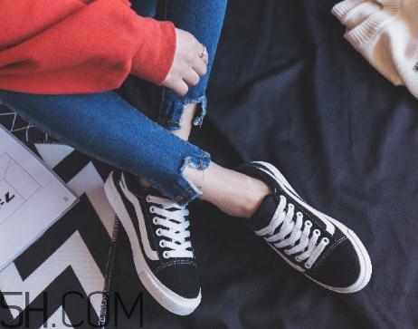 板鞋可以用來(lái)跑步嗎？板鞋可以打籃球嗎？