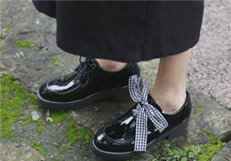 漆皮皮鞋起皮怎么處理？鞋子漆皮掉了怎么辦？