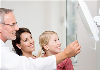 骨折能喝紅酒嗎？骨折能喝啤酒嗎？