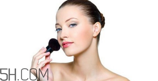 秋冬適合氣墊還是粉底？用氣墊bb霜前用什么？