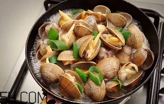 為什么會(huì)長紅血絲？怎么通過健康的食療去除紅血絲？