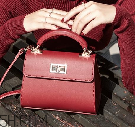 牛皮包包發(fā)霉怎么清洗？牛皮包包味道很大怎么辦？