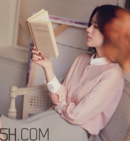 女生說我的胸好小什么意思？女生說我的胸好小怎么回復