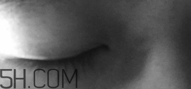 瑜尊睫毛增長液好用嗎？瑜尊睫毛增長液和水草花木哪個好