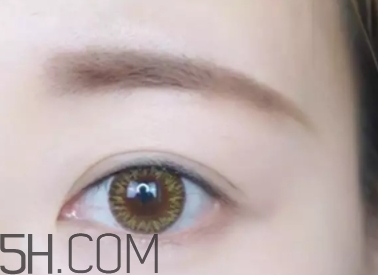 草莓紅口紅適合黃皮嗎？草莓紅口紅顯白嗎？