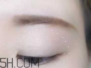 草莓紅口紅適合黃皮嗎？草莓紅口紅顯白嗎？