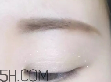 草莓紅口紅適合黃皮嗎？草莓紅口紅顯白嗎？