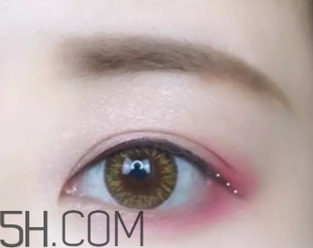 草莓紅口紅適合黃皮嗎？草莓紅口紅顯白嗎？