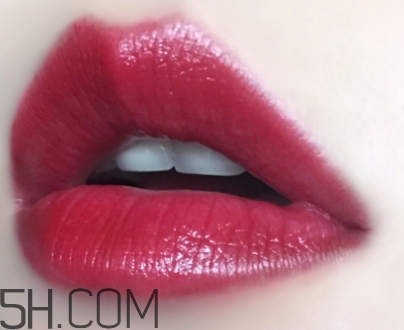 草莓紅口紅適合黃皮嗎？草莓紅口紅顯白嗎？